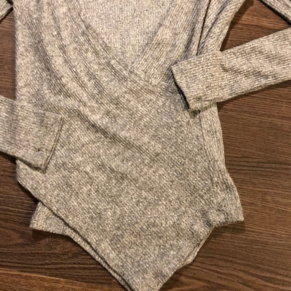 Forever 21 Wrap Front Gray Ribbed Sweater M - Picture 4 of 4